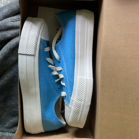 Converse Blue and White Women's Sneakers - Picture 4 of 4
